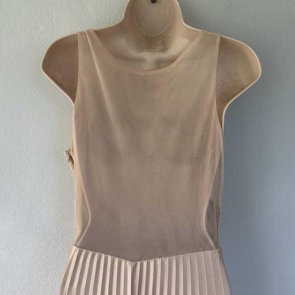 Masquerade champagne gold pleated v-neck mesh illusion back gown size small - Picture 8 of 13